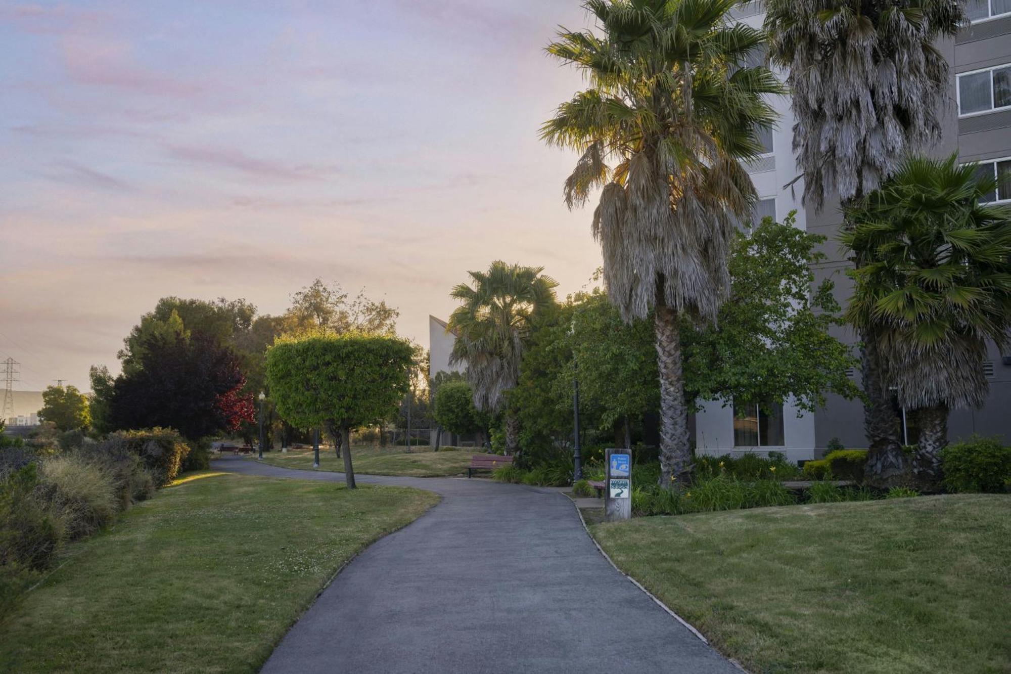 Courtyard San Francisco Airport Burlingame Hotel Екстериор снимка